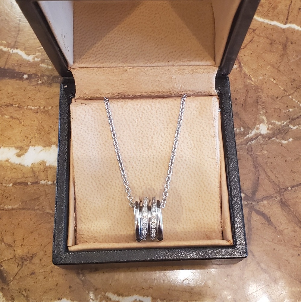 Authentic Bvlgari B zero 18k diamond necklace